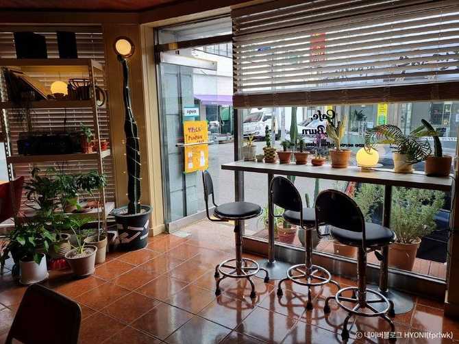 Discover the Charm of Cafe - image 4