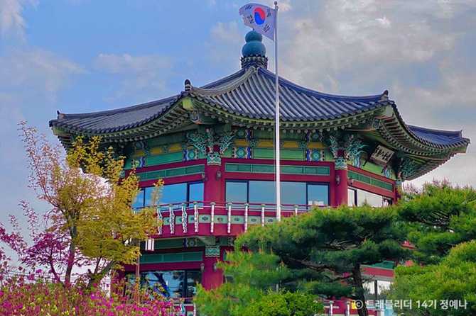 서울 도심 속 자연과 전통이 어우러진 북악스카이 팔각정 명소 안내 3