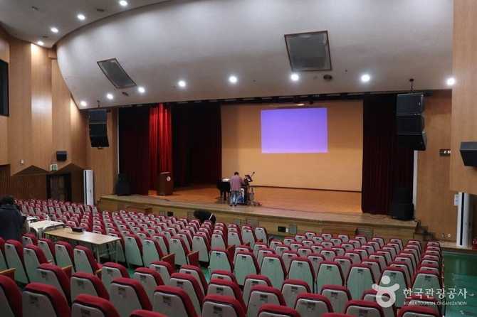 Discover Dongan Cultural Center - image 4