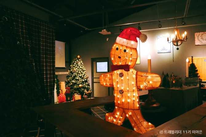 Visit the Unique Christmas - image 4