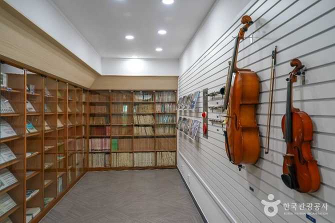 창원시립 마산음악관: 지역 음악사와 문화예술의 중심지 4