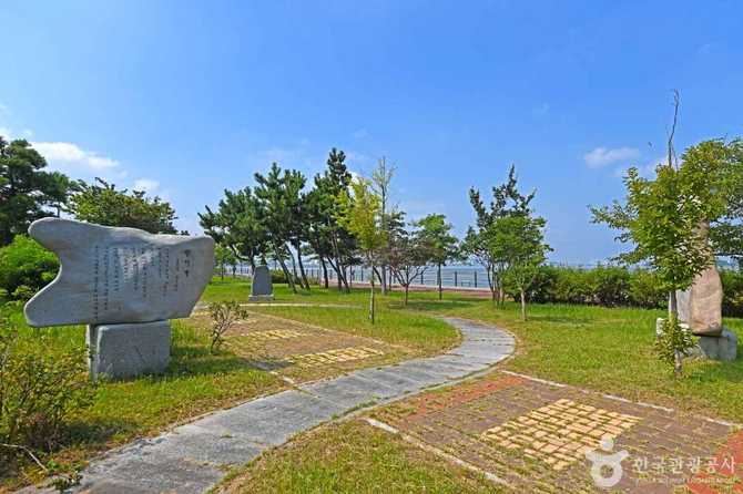 군산 진포시비공원: 자연과 문학이 어우러진 휴식 공간 4