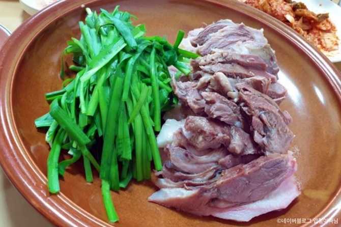 여수 돼지국밥 맛집 가이드: 깔끔한 국물과 부드러운 수육의 조화 4
