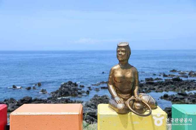 Discover Jeju Rainbow Coast Road - image 6