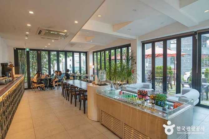 Discover the Best Cafe in - image 4