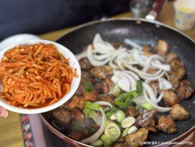 충청남도 천안의 인기 맛집, 공주집 간장닭갈비와 무생채 맛보기 4
