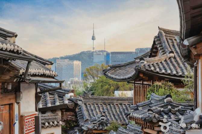 Visit Bukchon Hanok Village - image 4