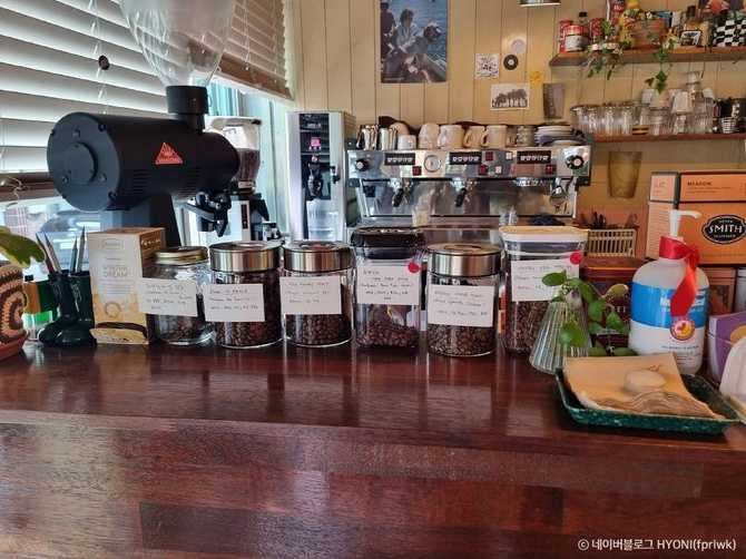 Discover the Charm of Cafe - image 3