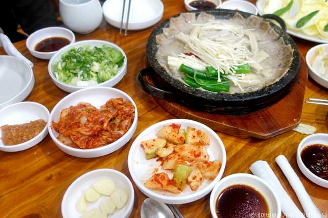 Traditional Seolleongtang Restaurant in - image 5