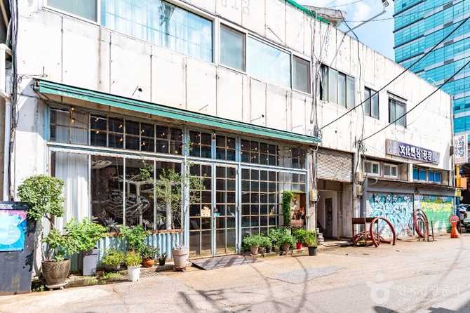 문래창작촌: 산업과 예술이 어우러진 서울의 복합 문화 공간 10
