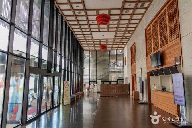 Discover Korea's National Gugak Center - image 4