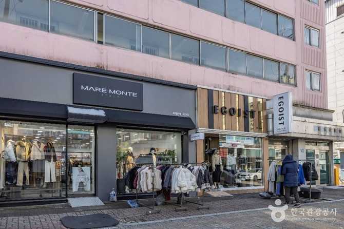 Discover Yeongdeungpo Rodeo Street - image 6