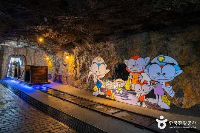 Explore Hwaseong Cave - image 22