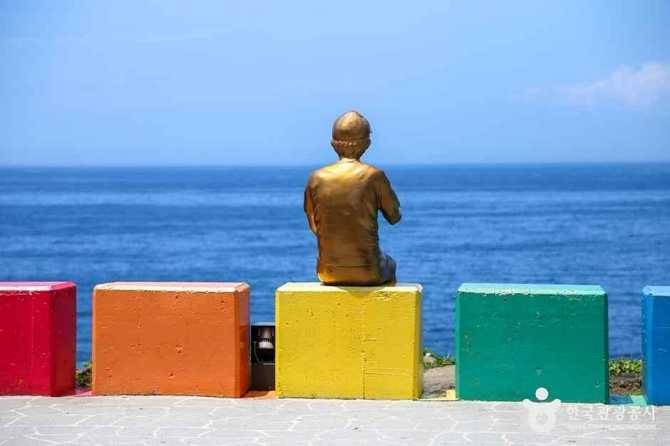 Discover Jeju Rainbow Coast Road - image 10