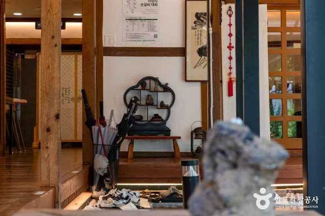 고창 옛도심조양관, 근대문화유산과 현대 카페의 만남 9