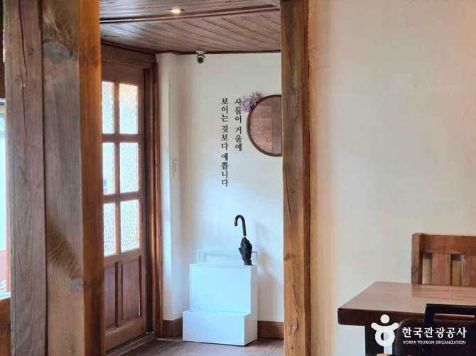 삼척 한옥 카페 보보정, 조용한 분위기와 풍부한 메뉴를 즐기세요 5