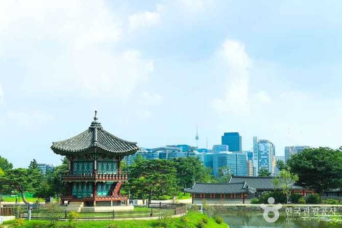 Explore Gyeongbokgung Palace - image 3