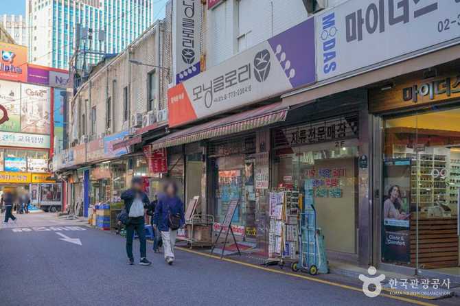 남대문 본동의류상가: 전통시장 내 패션과 먹거리의 명소 5