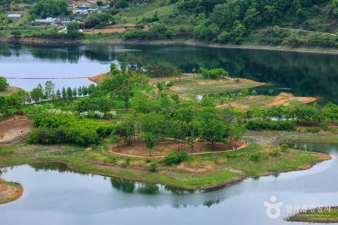 Explore the Stunning Okjeongho Suspensio - image 7