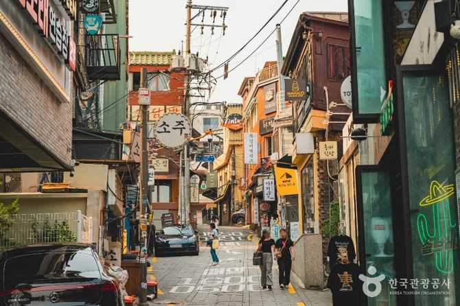 Explore Itaewon Tourist District - image 5