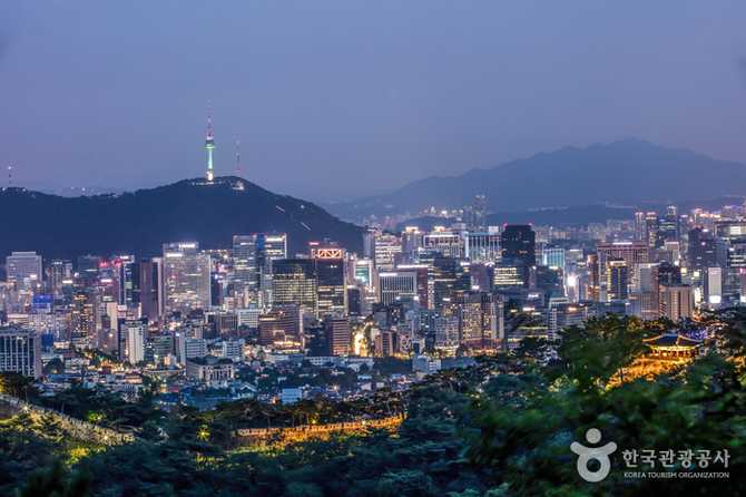 서울 도심 속 자연과 전통이 어우러진 북악스카이 팔각정 명소 안내 6