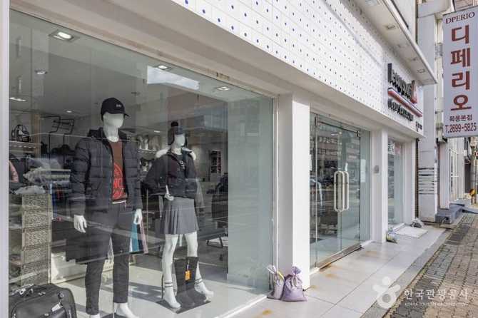 Discover Yeongdeungpo Rodeo Street - image 4