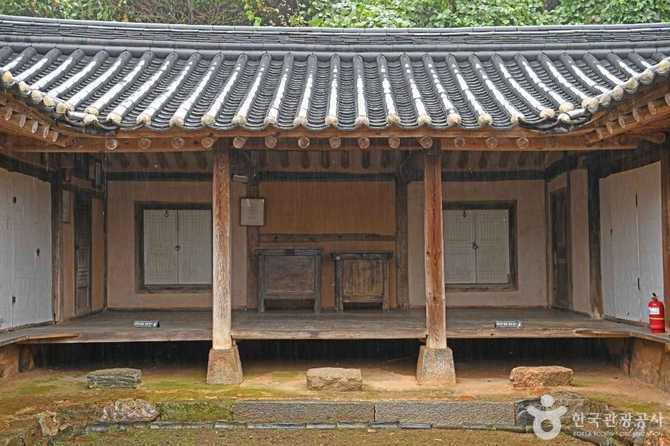 Explore the Historic Hwaseong Jeong - image 8
