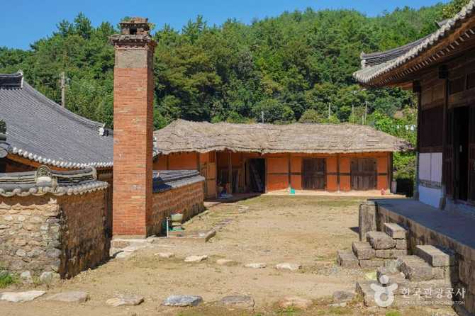 Visit Jeonju's Traditional Hanok Village - image 5