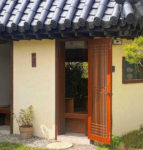 Experience Traditional Hanok and Modern - image 5