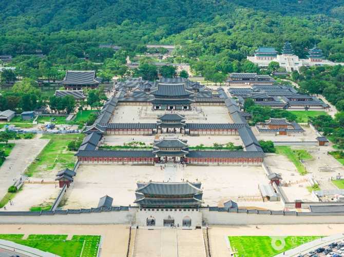Explore Gyeongbokgung Palace - image 7