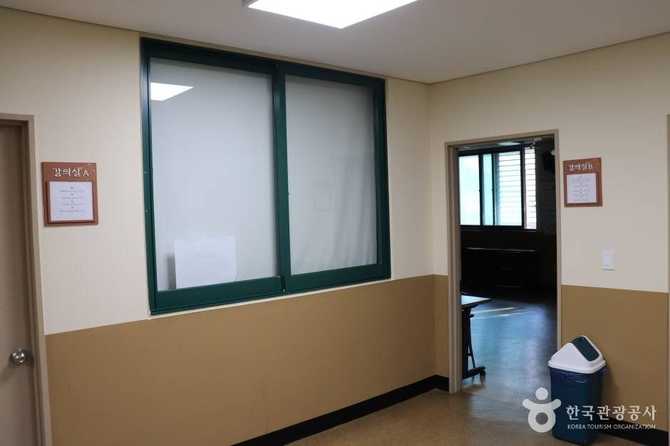 Yongsan Cultural Center - image 8