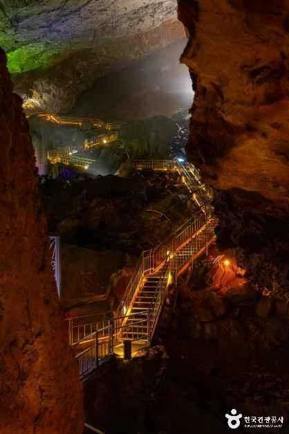 Explore Hwaseong Cave - image 24