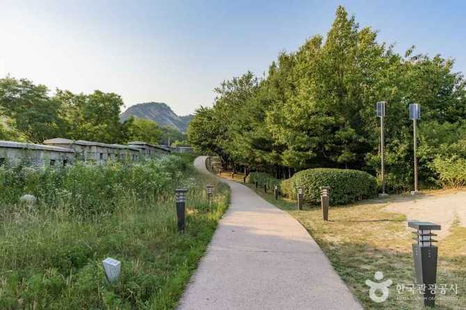 Inwangsan Mountain - image 7