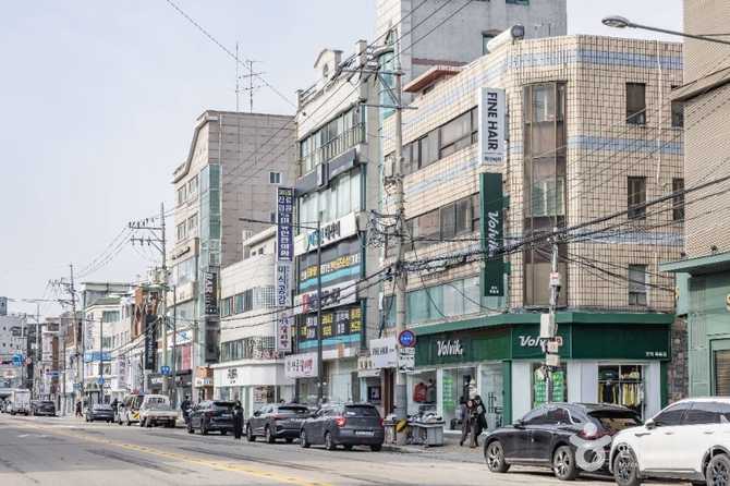 Discover Yeongdeungpo Rodeo Street - image 7