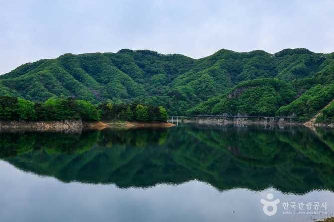 Explore the Stunning Okjeongho Suspensio - image 8
