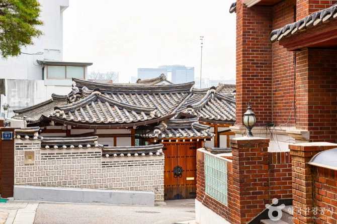 Visit Bukchon Hanok Village - image 11