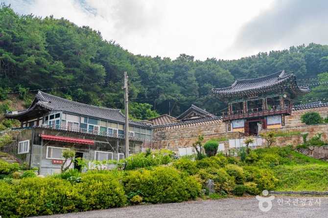 Explore Bongnimsa Temple in Hwaseong - image 10