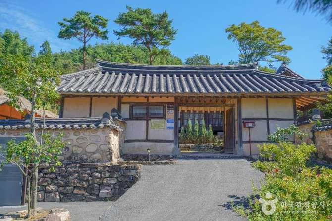 장흥 존재 고택: 조선 후기 실학 선구자 위백규의 생가와 역사적 가치
