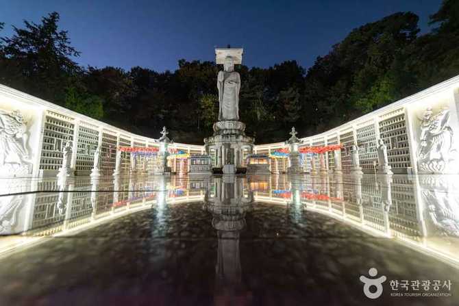 Visit Bongeunsa Temple in Seoul - image 1