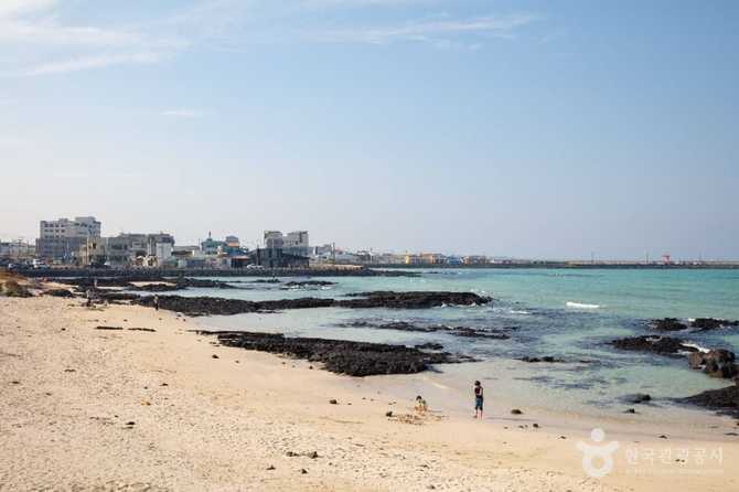 Sehwa Beach in Jeju - image 2