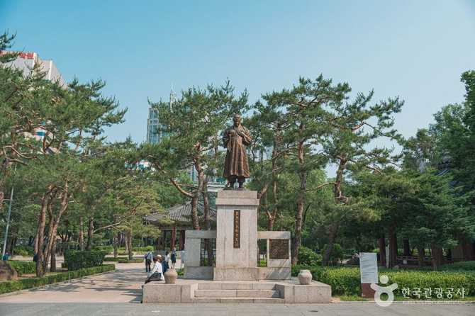 탑골공원: 역사와 문화가 살아 숨 쉬는 서울의 대표 유적지 5