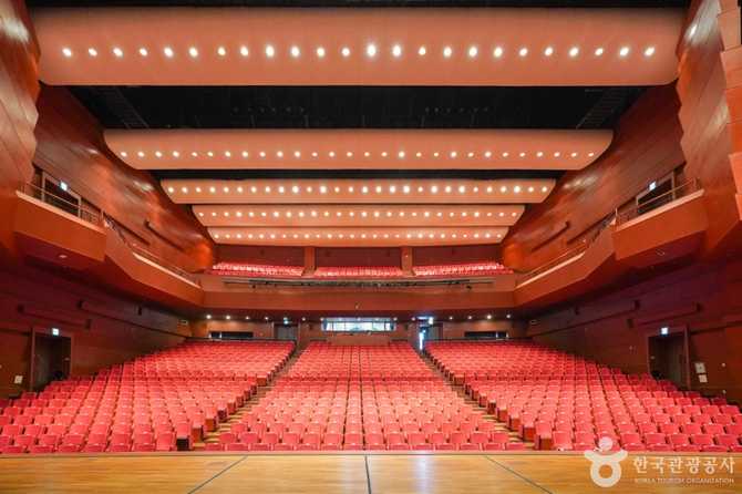 경남 창원 3·15 아트센터, 문화예술의 중심지 안내 2