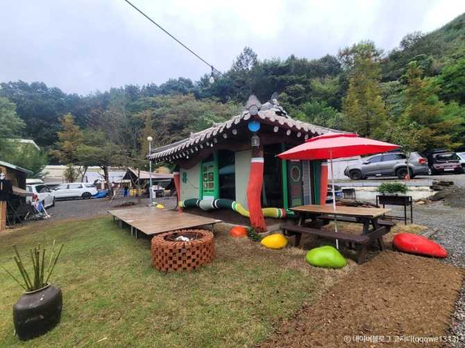 밀양댐스쿨캠핑장: 자연과 학교의 정취를 동시에 즐기기 좋은 캠핑 명소 2