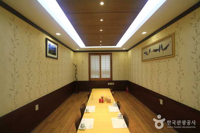 Best Korean Fish Soup Restaurant - image 2