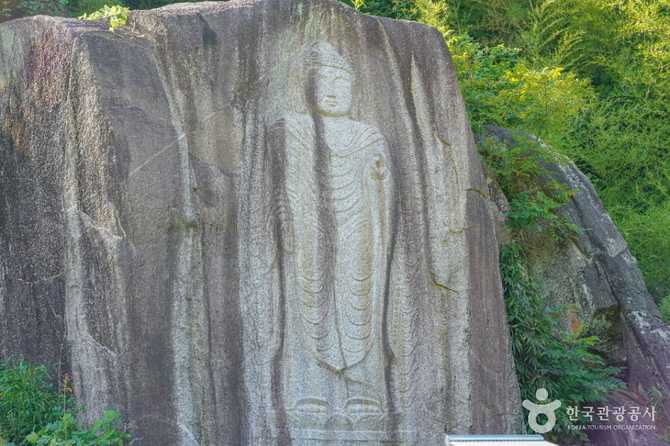 Hyangnam Dŭkchŏnri Carved Buddha Image - image 3