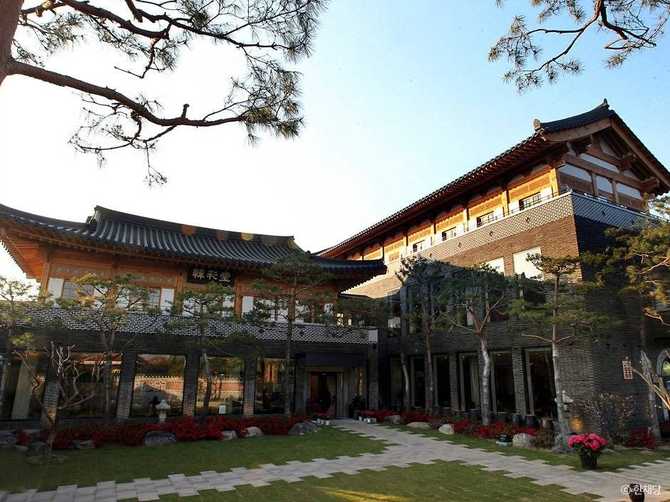 Experience Authentic Korean Royal Court - image 5