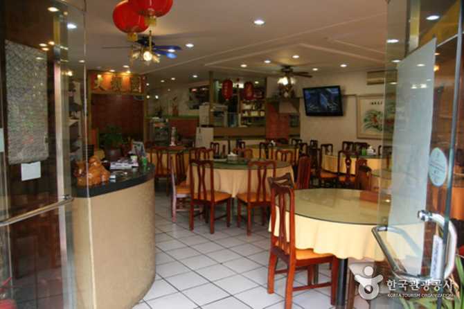 Experience Authentic Chinese Cuisine in - image 1