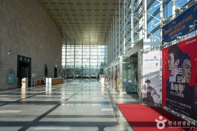 경남 창원 3·15 아트센터, 문화예술의 중심지 안내 3