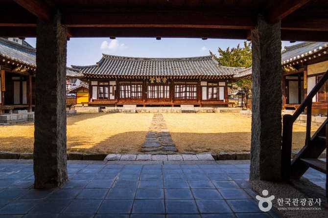 안동 태사묘: 고려 태사들의 위패를 모신 역사적 유적지 9