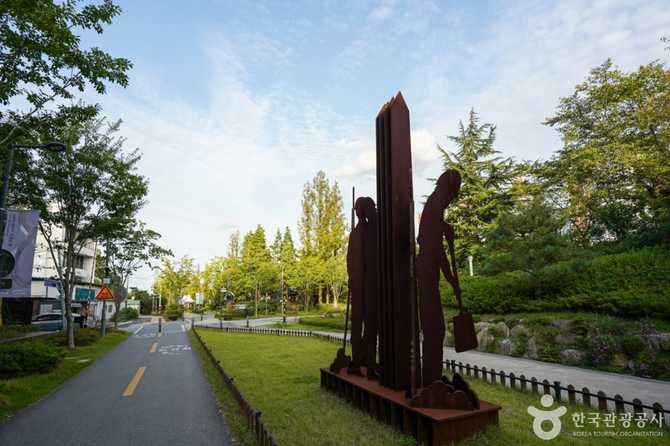 포항 철길숲과 불의정원: 도시 숲과 자연의 조화 3